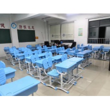 教室用课桌椅 椭圆管1.2厚 地脚1.5mm 厚 塑料桌凳面 塑料桌斗 面板颜色可以自选