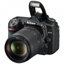 Nikon D7500 单反数码相机套机AF-S 18-140mmf/3.5-5.6G VR镜头 黑色 含64G内存卡 相机包 UV镜头 电池 计价单位:套